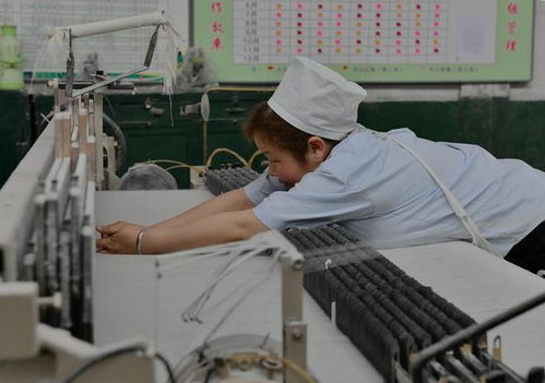 紡織車間“火爐”之謎 女職工汗如雨下，空調(diào)為何成奢望？